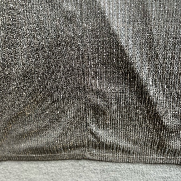 Kim & Cami Silver Metallic Top - Picture 10 of 10